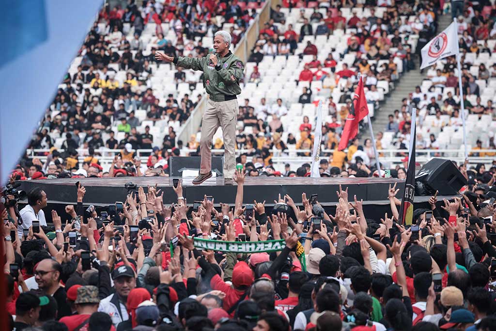 Calon presiden nomor urut 3 Ganjar Pranowo mengatakan para menteri Kabinet Presiden Joko Widodo dari kader PDI Perjuangan yang mengikuti kampanye Salam Metal, Menang Total saat hari libur, Sabtu, merupakan bentuk etika dalam pemerintahan.