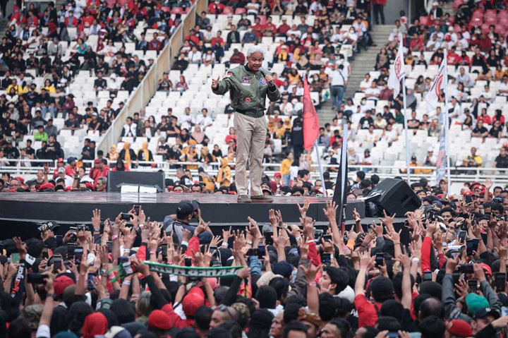 Sementara itu, lanjut Ganjar, momen mundurnya calon wakil presiden Mahfud MD dari posisi menteri koordinator bidang politik, hukum, dan keamanan (menko polhukam) di Kabinet Indonesia Maju juga merupakan wujud etika. Begitu pula terhadap Basuki Tjahaja Purnama atau Ahok yang mundur dari jabatan komisaris utama PT Pertamina (Persero) karena ingin memberikan dukungan politik bagi pasangan calon Ganjar-Mahfud.