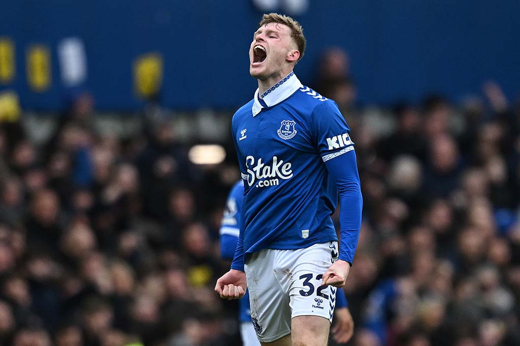 Memasuki masa injury time babak kedua atau tepatnya pada menit 90+4, Tottenham malah kebobolan lagi oleh gol bek Everton Jarrad Branthwaite. Dengan begitu, keunggulan Tottenham yang sudah di depan mata terpaksa sirna karena laga berakhir dengan skor imbang 2-2.