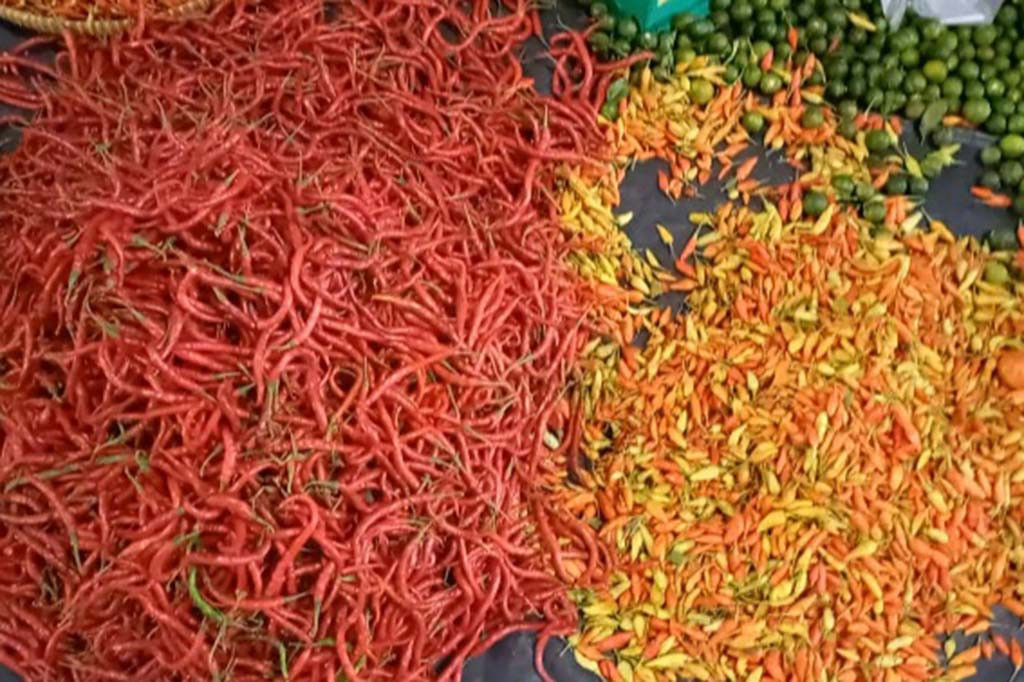 Salah satu pedagang di Pasar Kite Sungailiat Muhammad mengaku kenaikan harga bahan pokok belum begitu signifikan, tapi nanti mendekati Imlek harga akan kembali naik. 