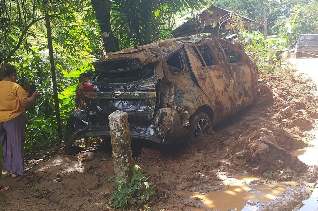 Akibat kejadian tersebut pasangan suami istri (pasutri) dan anaknya yang masih bayi tewas di tempat, sementara satu lainnya luka berat. Ketiga korban meninggal adalah suami istri dan anaknya yaitu, LG (28), MG (29) dan anak nya UG (1,4) penduduk Jalan TB. Simatupang, Kecamatan Medan Sunggal, Medan.