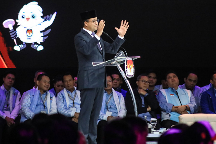 Selanjutnya, Anies mendorong agar dinas setempat harus memiliki anggaran untuk memodifikasi sekolah agar sesuai dengan kebutuhan penyandang disabilitas agar tidak membebani sekolah. 