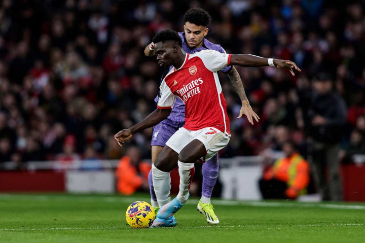 Bukayo Saka sudah membuka keunggulan Arsenal ketika menyepak bola liar hasil tendangan Kai Havertz yang ditepis kiper Alisson Becker pada menit ke-14. Tapi jelang turun minum pada menit 45+3, Liverpool sempat menyamakan kedudukan lewat gol bunuh diri Gabriel Magalhaes yang tidak sempurna menghalau sontekan Luis Diaz.