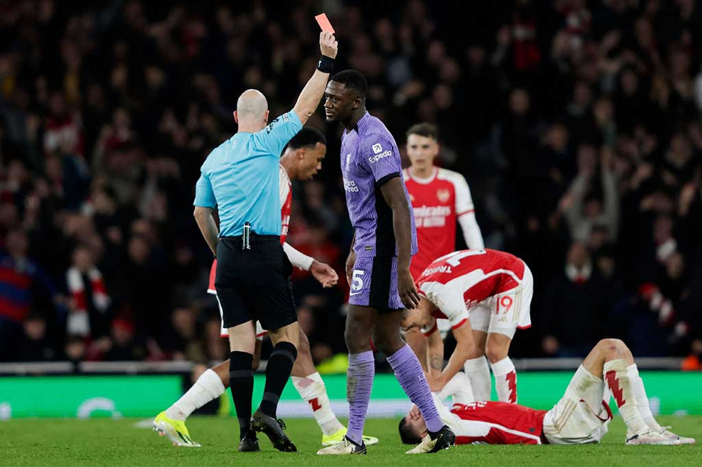 Jelang laga berakhir atau tepatnya pada menit ke-88, pertahanan Liverpool makin rapuh karena Ibrahima Konate mendapat kartu kuning kedua akibat menjatuhkan Kai Havertz yang sedang melancarkan serangan balik. Keuntungan jumlah pemain bisa dimanfaatkan Arsenal untuk memastikan kemenangan menjadi 3-1 dengan gol Leandro Trossard pada menit 90+2.