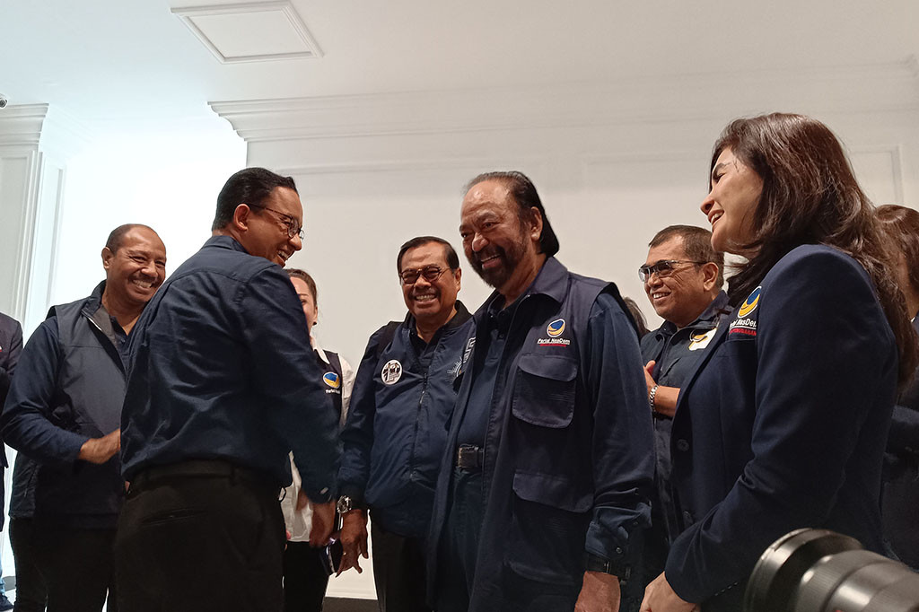 Calon presiden nomor urut 1 Anies Rasyid Baswedan, bertemu dengan Ketua Umum Partai NasDem di NasDem Tower Manado, Sulawesi Utara, Senin, 5 Februari 2024. Surya Paloh mengaku puas dengan performa Anies saat debat kelima Pilpres 2024.