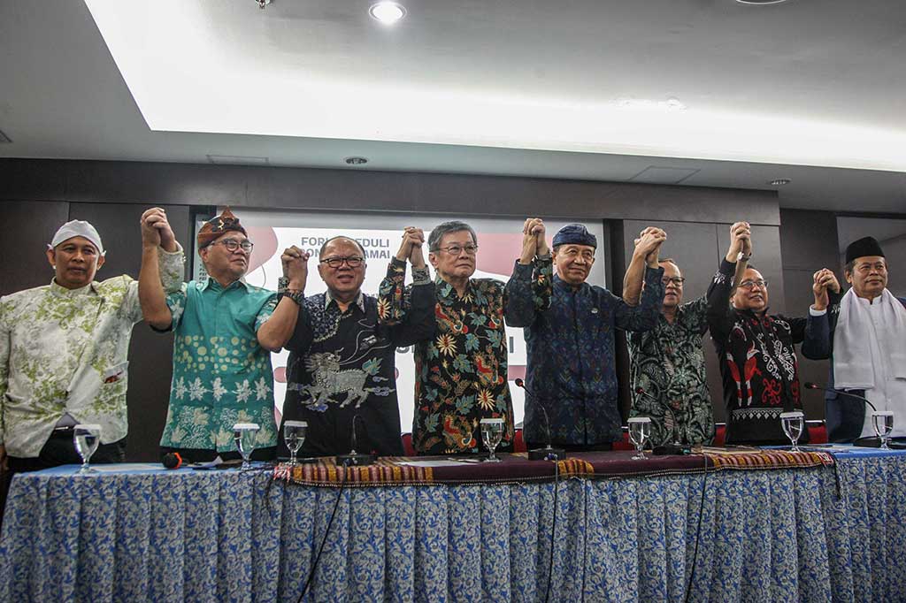 Para tokoh agama yang hadir yakni Marsyudi Syuhud (Waketum MUI), Kardinal Mgr. Ignatius Suharyo (Keuskupan Agung Jakarta), Gomar Gultom (Ketum PGI), Wisnu Bawa Tenaya (Kwtum PHDI), Philip K. Wijaya (Ketum Permabudhi), Budi S. Tanuwibowo (Ketum Matakin), Sri Eko Sriyanto Galgendu (Pimpinan spiritual nusantara), dan Engkus Ruswana (Presidium Majelis Luhur Kepercayaan Indonesia).