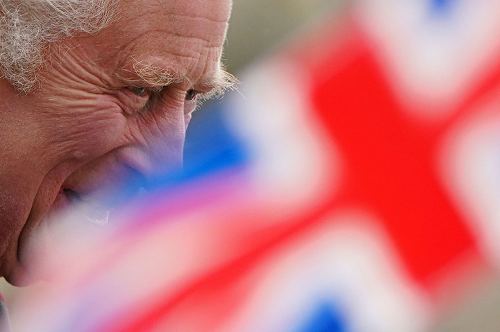 Namun pihak istana mengatakan bahwa selama prosedur rumah sakit baru-baru ini untuk pembesaran prostat jinak, ada masalah terpisah yang menjadi perhatian. “Tes diagnostik selanjutnya telah mengidentifikasi suatu bentuk kanker,” kata pihak istana.