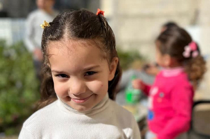 Hind berangkat dari rumahnya di Kota Gaza untuk mencari tempat perlindungan pada hari itu bersama paman, bibi, dan lima sepupunya.