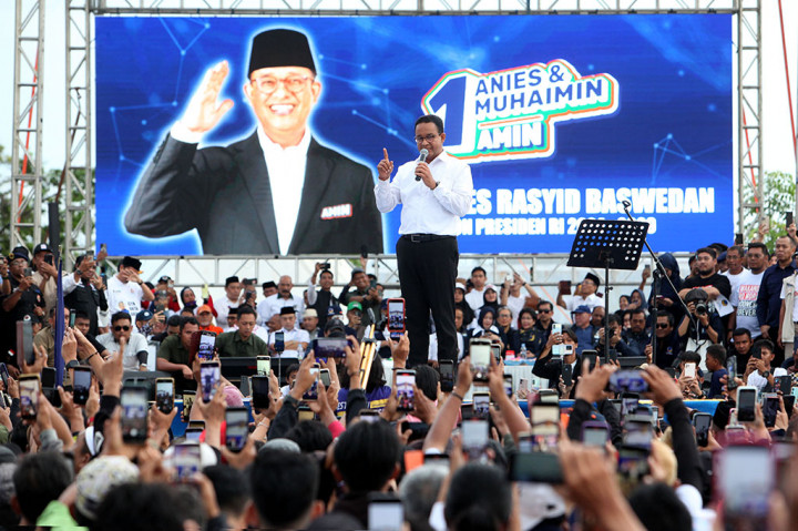 Dalam pidatonya, Anies bangga dengan semangat warga Parepare yang dengan ikhlas tanpa dibayar datang ke kampanye akbar ini. Dari wajah-wajah mereka tersirat ingin perubahan.