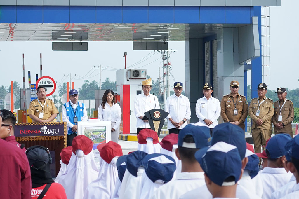 Presiden Joko Widodo (Jokowi) meresmikan operasional ruas jalan tol seksi Tebing Tinggi-Indrapura dan seksi Indrapura-Limapuluh di Provinsi Sumatera Utara (Sumut), Rabu, 7 Februari 2024.