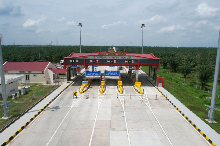 Jokowi mengatakan, kedua infrastruktur jalan tol itu merupakan bagian dari jalan tol Trans-Sumatera yang diproyeksikan meningkatkan konektivitas transportasi menuju kawasan wisata Danau Toba serta Kawasan Ekonomi Khusus (KEK) Sei Mangkei.