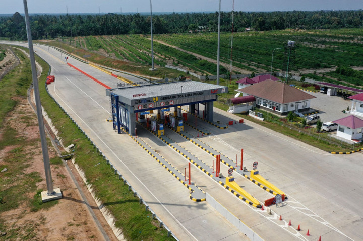 Presiden mengatakan dua ruas jalan tol tersebut akan meningkatkan konektivitas transportasi ke kawasan pariwisata di Danau Toba serta meningkatkan kecepatan logistik ke pelabuhan Kuala Tanjung dan juga berbagai kegiatan ekonomi yang berkaitan dengan KEK Sei Mangkei.