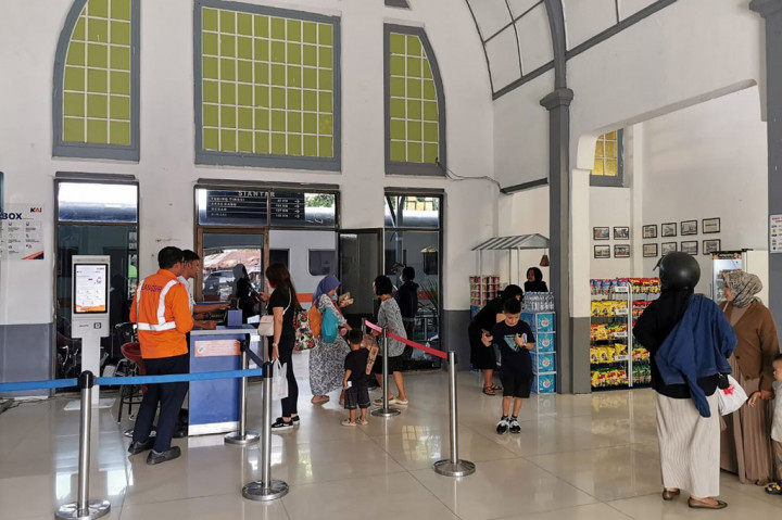 Manager Humas PT KAI (Persero) Divre I Sumut, Anwar Solikhin mengatakan jumlah tiket yang disediakan tersebut akan dilayani dengan 28 perjalanan KA reguler yakni, KA Sribilah relasi Medan-Rantauprapat sebanyak 6 KA, KA Putri Deli relasi Medan-Tanjung Balai sebanyak 6 KA, KA Siantar Ekspress relasi Medan-Siantar sebanyak 4 KA, KA Datuk Belambangan relasi Tebing Tinggi-Lalang sebanyak 4 KA dan KA Perintis Cut Meutia relasi Krueng Geukueh-Kutablang sebanyak 8 KA.