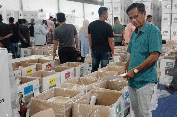 Ketua Devisi Data dan Humas KIP Pidie, Sufyan, Kepada Media Indonesia, Rabu, 7 Februari 2024 mengatakan, larangan memasukkan ponsel saat itu sesuai PKPU (Peraturan Komisi Pemilihan Umum) nomor 18 tahun 2020, yaitu perubahan dari PKPU nomor 8 tahun 2018. Ini tercantum pada pasal 32 ayat (1) hurus i dan dipertegas di pasal 39.