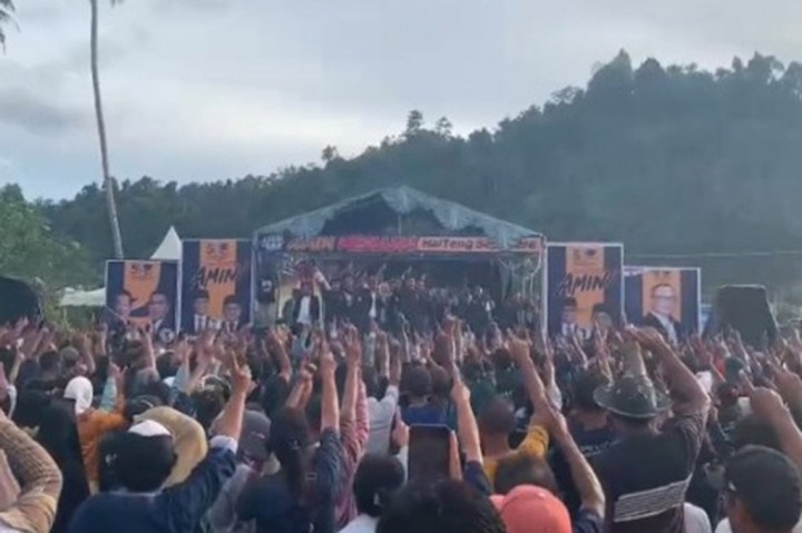 Sebanyak lima ribu lebih warga di Kabupaten Halmahera Tengah, Maluku Utara membanjiri kampanye akbar calon presiden nomor urut 1 yang digelar oleh DPD Partai Nasdem Halmahera Tengah pada Rabu, 7 Februari 2024 sore.