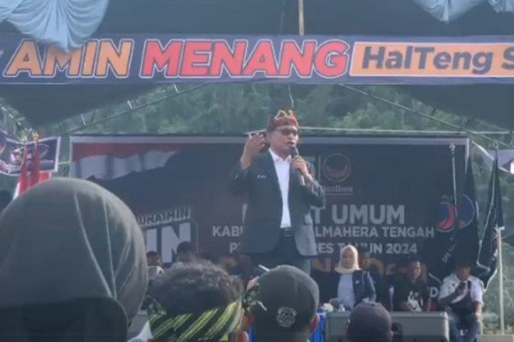 Terpantau, ribuan warga yang hadir tersebut solit mengangkat 1 jari lalu meneriakan Anies Presiden 2024. Selain itu Kampanye tersebut juga dimeriahkan penyanyi lokal, dimana warga dibuat berjoget dengan tarian Wayase atau tarian khas daerah Timur.