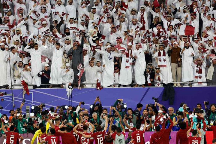 juara bertahan sekaligus tuan rumah Qatar dipastikan bakal menghadapi Yordania di pantai final Piala Asia 2023. Qatar melaju ke partai puncak usai mengalahkan Iran dengan skor ketat 3-2 pada babak semifinal, Rabu, 7 Februari 2024.