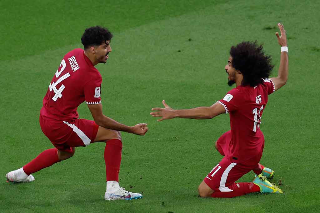 Keunggulan Iran hanya bertahan sampai menit ke-17. Jassem Gaber menuntaskan umpan tarik Akram Afif dengan tembakan jarak jauh. Bola sempat mengenai pemain Iran sebelum masuk ke gawang yang dijaga Alireza Beiranvand. Kedudukan imbang 1-1.