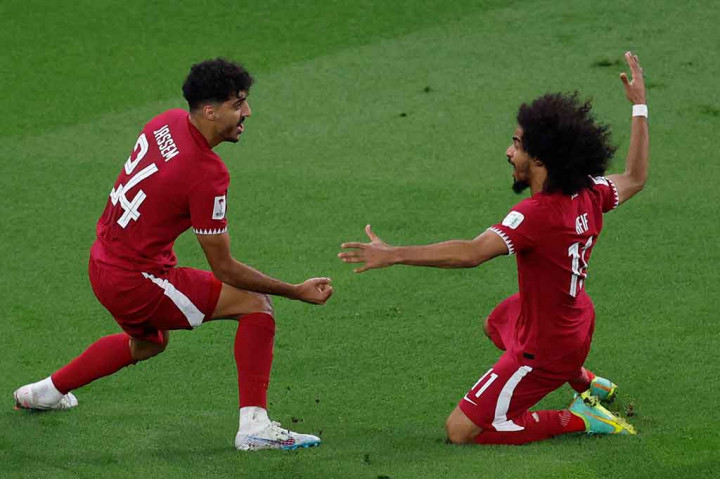 Keunggulan Iran hanya bertahan sampai menit ke-17. Jassem Gaber menuntaskan umpan tarik Akram Afif dengan tembakan jarak jauh. Bola sempat mengenai pemain Iran sebelum masuk ke gawang yang dijaga Alireza Beiranvand. Kedudukan imbang 1-1.