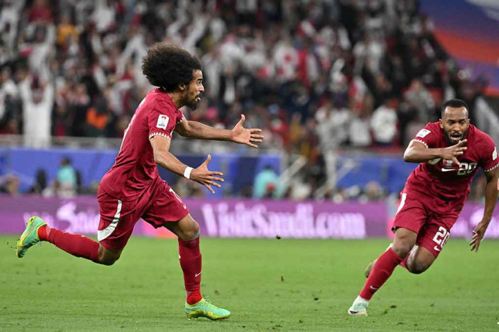 Pada menit ke-43, Qatar berbalik unggul. Aksi tusukan ke dalam (cut inside) Afif dari sisi kiri dituntaskan dengan tembakannya ke sudut kanan gawang Iran yang gagal diselamatkan Beiranvand. Skor 2-1 bertahan hingga babak pertama usai.