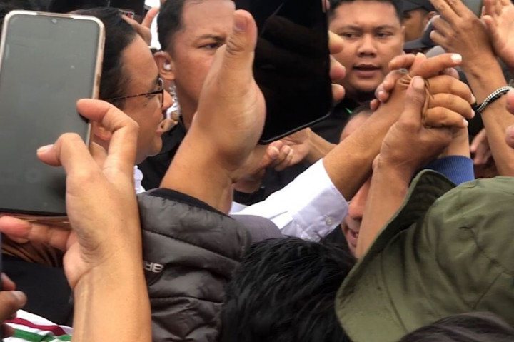 “Pak Anies, presiden! Pak Anies, presiden!” teriak massa di lokasi, Kamis, 8 Februari 2024. Seruan Anies presiden menggema.