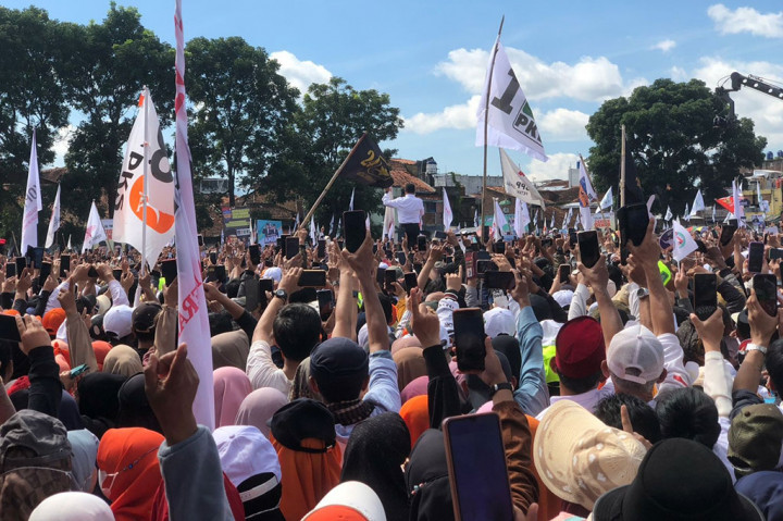 Anies yakin seluruh pendukungnya berjuang karena ingin perubahan. Hal itu selalu muncul di setiap kunjungan Anies ke daerah-daerah di Indonesia. “Mereka orang-orang yang punya hak yang sama tapi belum mendapat perhatian yang sama,” jelas dia.