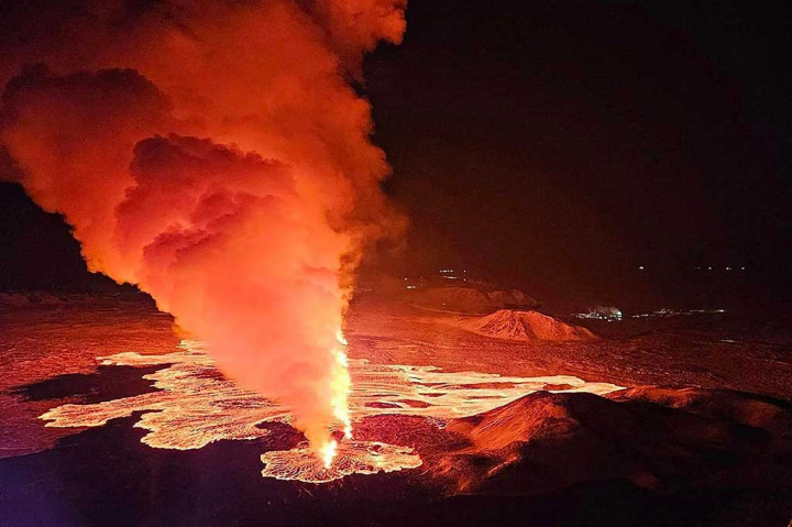 Letusan gunung berapi di semenanjung Reykjanes di barat daya Islandia, dimulai Kamis, 8 Februari 2024, yang ketiga melanda wilayah tersebut sejak Desember 2023.