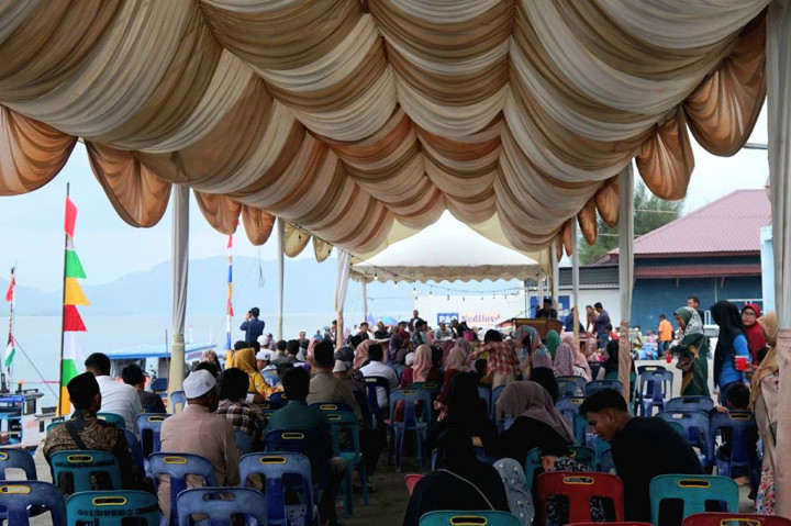 Lembaga Hukom Adat Laot Panglima Laot, Lhok Kuala Cangkoi, Ulee Lheue Banda Aceh menggelar khanduri laot pada Kamis, 8 Februari 2024. Acara tersebut juga sekaligus memperingati Isra Mi'raj Nabi Muhammad SAW 27 Rajab 1445 Hijriah.