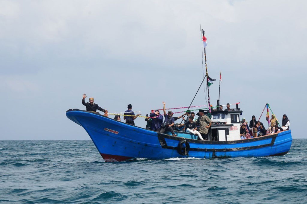 Dalam adat khanduri laot pihaknya sudah menyurati para panglima laot terkait pemberitahuan pantangan melaut. Dalam surat edaran yang diteken tersebut mengimbau kepada para nelayan terkait pantangan melaut pada tanggal 8 hingga 10 Februarri 2024.