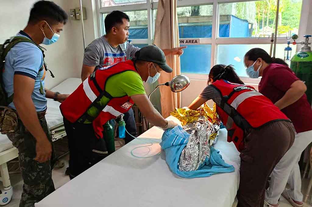“Ini sebuah keajaiban,” kata Macapili. “Hal ini memberikan harapan bagi para penyelamat. Ketahanan seorang anak biasanya lebih rendah dibandingkan orang dewasa, namun anak tersebut selamat.”