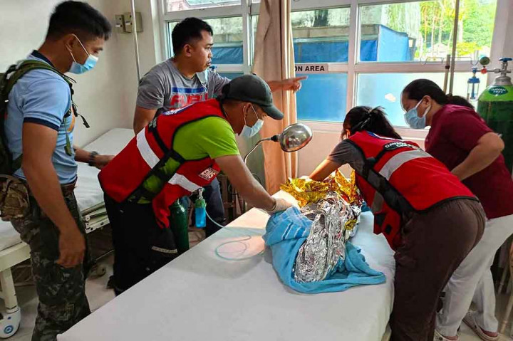 “Ini sebuah keajaiban,” kata Macapili. “Hal ini memberikan harapan bagi para penyelamat. Ketahanan seorang anak biasanya lebih rendah dibandingkan orang dewasa, namun anak tersebut selamat.”