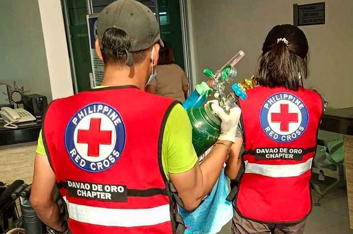 Gadis tersebut, yang usianya tidak diungkapkan, ditemukan ketika tim penyelamat menggunakan tangan kosong dan sekop untuk mencari korban di Desa Masara di pulau Mindanao selatan, kata pejabat badan bencana Edward Macapili dari provinsi Davao de Oro kepada AFP.