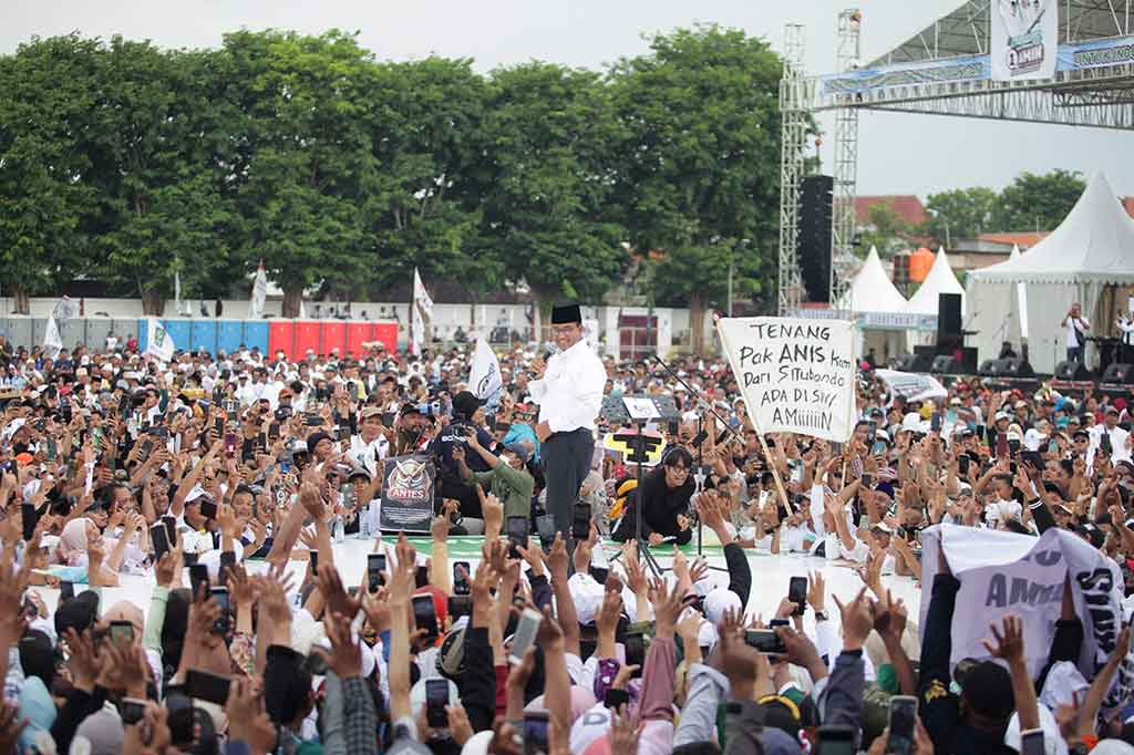 Calon presiden dan wakil presiden nomor urut 1 Anies Baswedan dan Muhaimin Iskandar (AMIN) bersama-sama menghadiri kampanye akbar di Kabupaten Pasuruan, Jawa Timur, Jumat, 9 Februari 2024.