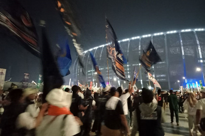 Peserta kampanye akbar capres-cawapres nomor urut 1 Anies Baswedan-Muhaimin Iskandar (AMIN) di Jakarta Internasional Stadium (JIS), Jakarta Utara, Sabtu, 10 Februari 2024, membludak. Kegiatan yang dimulai pukul 07.00-12.00 WIB itu sudah mulai dipadati massa dari pukul 04.00 WIB.