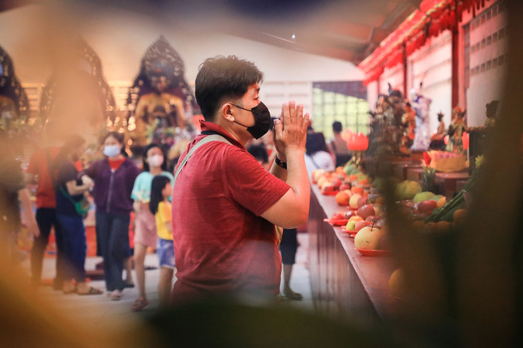 Perayaan Imlek pada tahun ini mengusung tema 'Naga Kayu' yang diharapkan dapat membawa keberuntungan bagi pengikutnya.