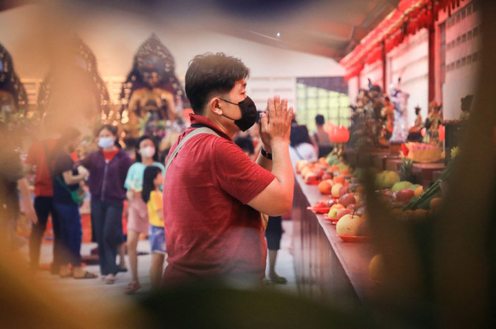 Perayaan Imlek pada tahun ini mengusung tema 'Naga Kayu' yang diharapkan dapat membawa keberuntungan bagi pengikutnya.