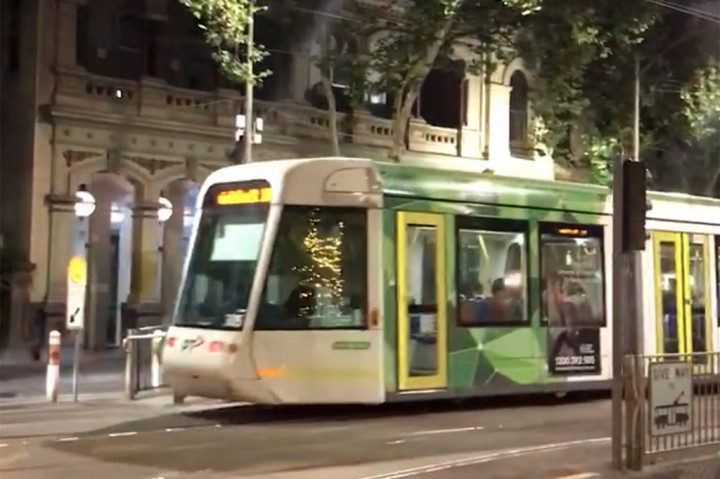 Sementara bagi yang ingin menggunakan kartu Myki, bisa membeli dengan AUSD10 atau sekitar Rp101 ribu. Myki yang berbayar menjadi bentuk pembelajaran untuk bepergian dengan kereta api, trem, dan bus di Melbourne dan banyak wilayah di kawasan Victoria.