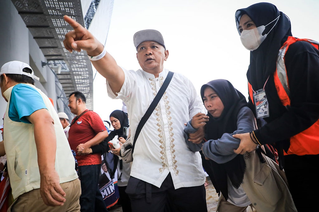 Pantauan Medcom.id, sejumlah orang dari komunitas disabilitas tiba di JIS sekitar pukul 6.30 WIB. Mereka dibantu untuk bisa memasuki stadion.