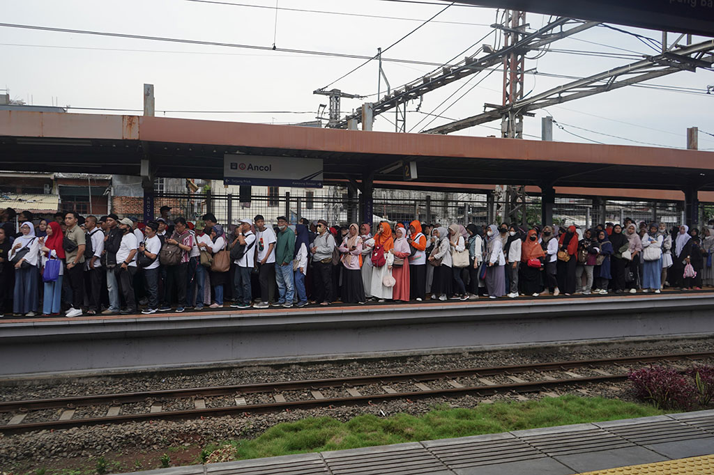 Massa yang akan menghadiri kampanye akbar calon presiden dan wakil presiden nomor urut 1 Anies Baswedan dan Muhaimin Iskandar (AMIN) terus berdatangan dari berbagai penjuru Ibu Kota Jakarta.