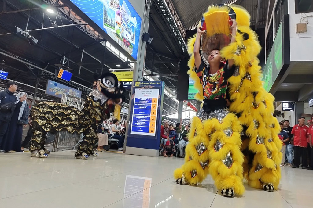 Manajer Humas PT KAI Daop 6 Yogyakarta, Krisbiyantoro menyampaikan, atraksi  ini diselenggarakan dalam rangka memberikan pelayanan lebih bagi pelanggan kereta api dan juga turut memeriahkan perayaan Tahun Baru Imlek 2575 Kongzili yang jatuh pada tanggal 10 Februari 2024.