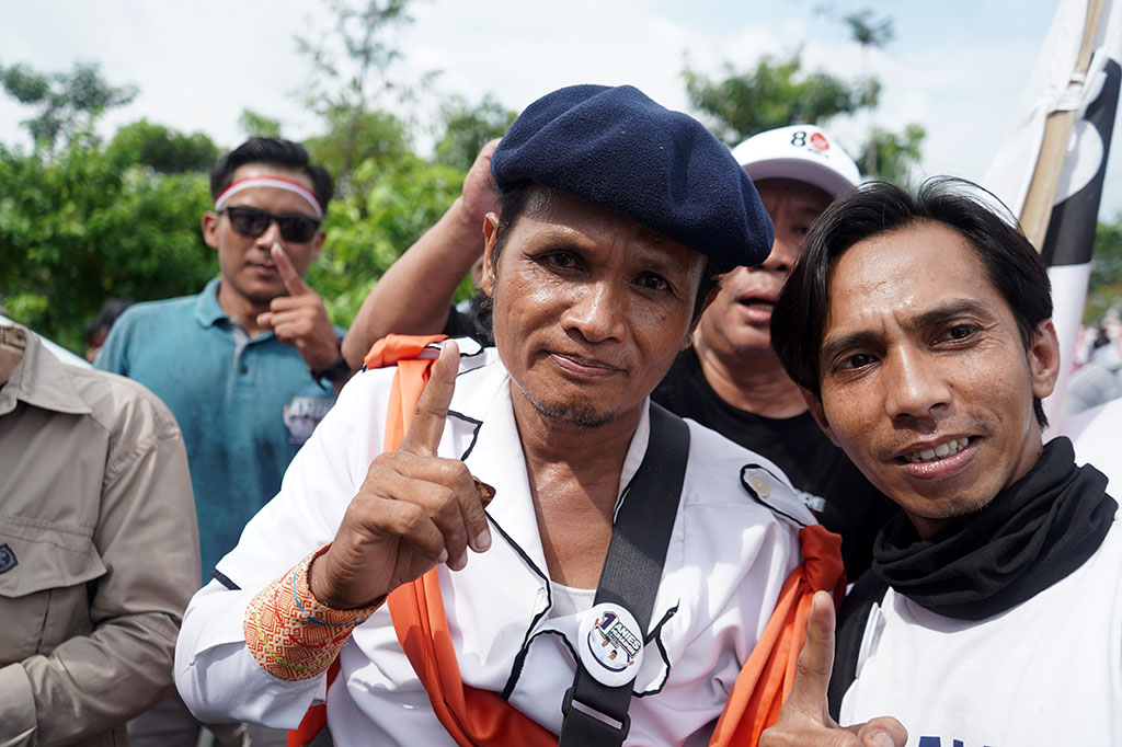 “Kita datang tanpa dibayar, karena kita disini menuju perubahan Indonesia,” kata Bang Rhompal di JIS, Jakarta kepada Medcom.id, Sabtu, 10 Februari 2024.