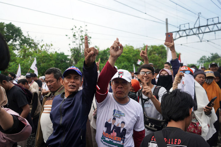 Peristiwa ini terjadi di rel kereta antara Stasiun Ancol menuju JIS. Antusiasme massa yang ingin mengikuti Kampanye Akbar AMIN membuat rel kereta  dipenuhi masyarakat.