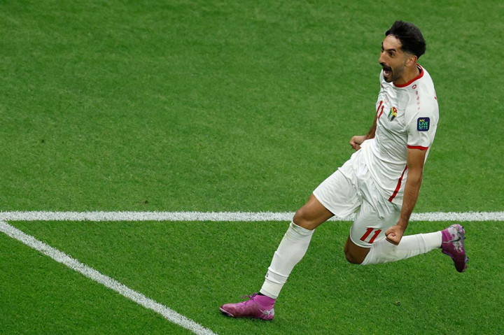 Menit ke 67, menerima umpan kapten Ehsan Haddad, striker Yordania Yazan Al Naimat yang mengontrol bola di belakang bek Qatar sukses menaklukkan Meshaal Barsham dengan sepakannya. Skor menjadi imbang 1-1.