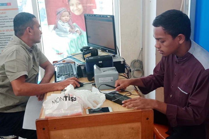 Meskipun sedang libur panjang dan hari Minggu, 11 Februari 2024, manajemen Disduk Capil (Dinas Pendudukan dan Catatan Sipil) Kabupaten, Provinsi Aceh, tetap membuka kantor untuk perekaman KTP-el. Tetap membuka kantor pada hari libur kali ini, karena banyak pemilih pemula belum memiliki KTP-el.