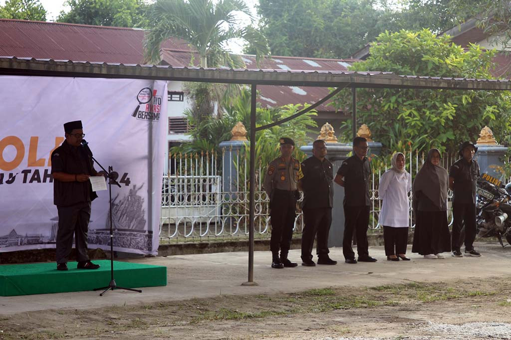 Badan Pengawas Pemilu (Bawaslu) Provinsi Riau melaksanakan Apel Patroli pengawasan masa tenang Pemilu tahun 2024 di halaman Kantor Bawaslu Riau Jalan Adi Sucipto Komplek Transito No. 284 Kelurahan Sidomulyo Timur Kecamatan Marpoyan Damai, Kota Pekanbaru.