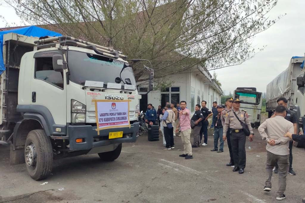 Pendistribusian Logistik Pemilu dari Komisi Pemilihan Umum (KPU) Kabupaten Simalungun ke Kantor Panitia Pemilihan Kecamatan (PPK) se-Kabupaten Simalungun dimulai hari ini Minggu, 11 Februari 2024 pukul 10.30 WIB dengan diikuti oleh berbagai instansi terkait.
