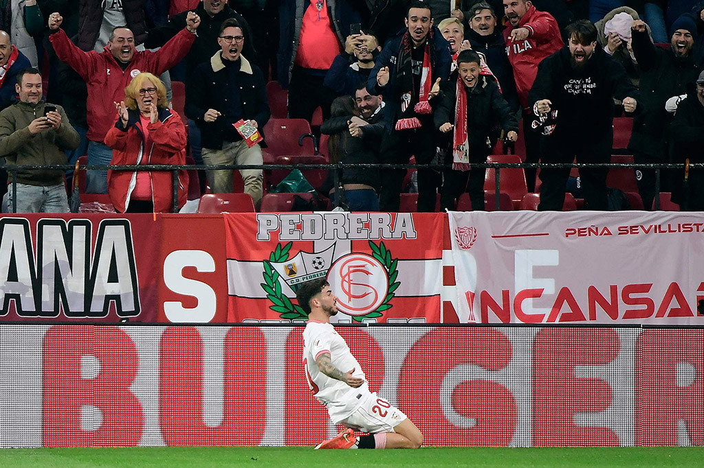 Sevilla menekuk tim tamu Atletico Madrid 1-0 lewat gol tunggal Isaac Romero dalam laga ke-24 La Liga di Stadion Ramón Sánchez Pizjuán, Senin, 12 Februari 2024 dini hari.