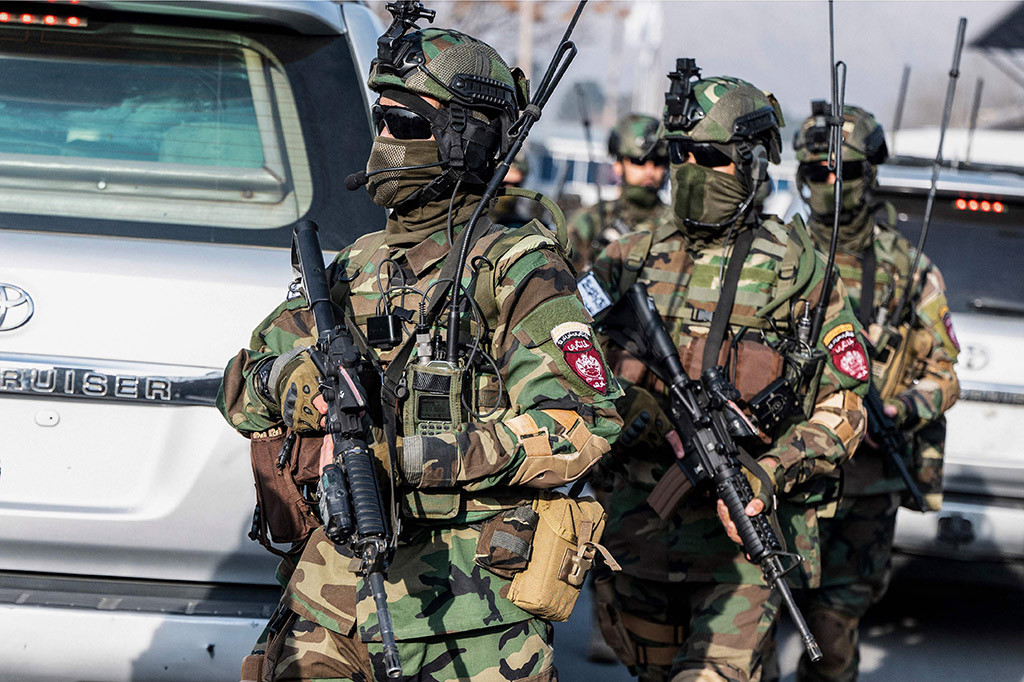 Pihak berwenang AS menghadapi tuduhan penyiksaan dan pelecehan terhadap tahanan di fasilitas Teluk Guantanamo, di mana banyak dari mereka ditahan tanpa tuduhan atau kewenangan hukum untuk menentang penahanan mereka.