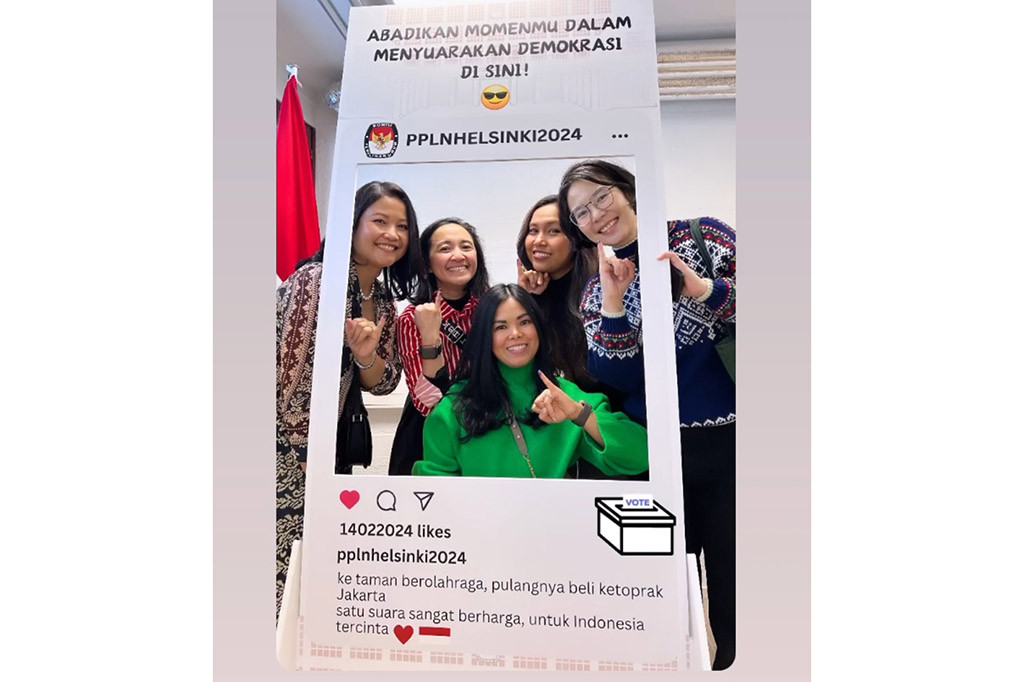 “Situasi pemilu di TPS LN 001 KBRI Helsinki berlangsung kondusif dan aman. Kami sangat mengapresiasi partisipasi warga negara Indonesia yang telah datang untuk menggunakan hak suaranya dalam kondisi cuaca yang tidak mudah. Kami turut berterima kasih kepada semua pihak yang telah berkontribusi menjaga kelancaran dan keamanan proses pemilu ini,” ujar Ari.