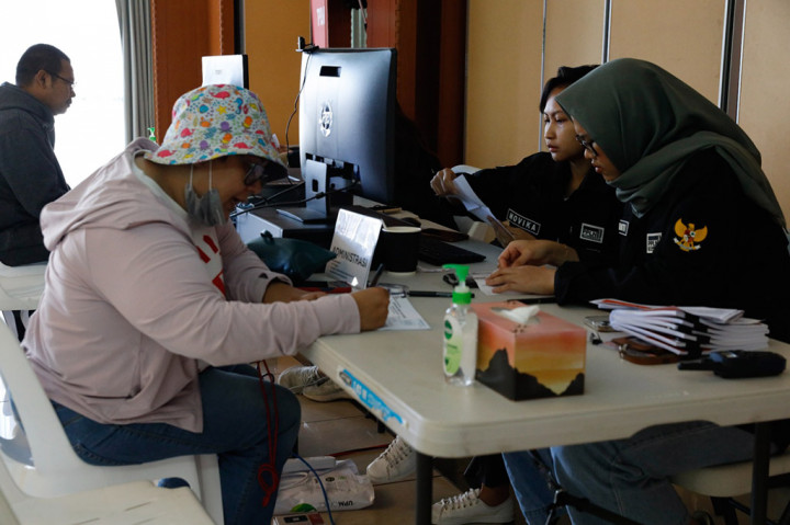 Ada pemilih yang tercatat datang dari Kota Oulu, sejauh 606 kilometer di sebelah utara Helsinki, atau sekitar 6 jam perjalanan naik mobil. Selain itu belasan pemilih lain menyeberangi Teluk Finlandia selama dua jam naik kapal, tepatnya dari Ibu Kota Tallin, Estonia, yang berbeda negara namun masih termasuk negara akreditasi KBRI Helsinki.